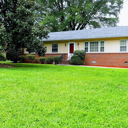 Quiet, Clean House W/ Steel Balls Bed & Breakfast Richmond Bagian luar foto