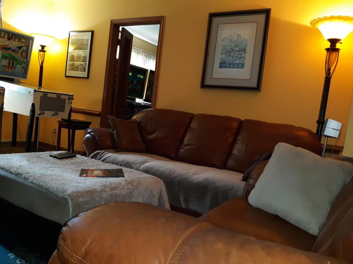Quiet, Clean House W/ Steel Balls Bed & Breakfast Richmond Bagian luar foto