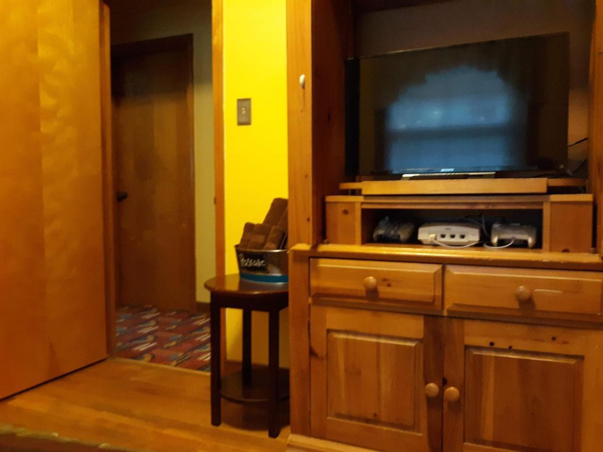 Quiet, Clean House W/ Steel Balls Bed & Breakfast Richmond Bagian luar foto