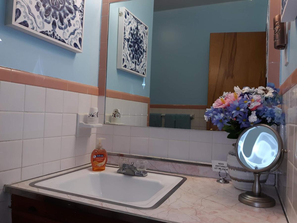 Quiet, Clean House W/ Steel Balls Bed & Breakfast Richmond Bagian luar foto