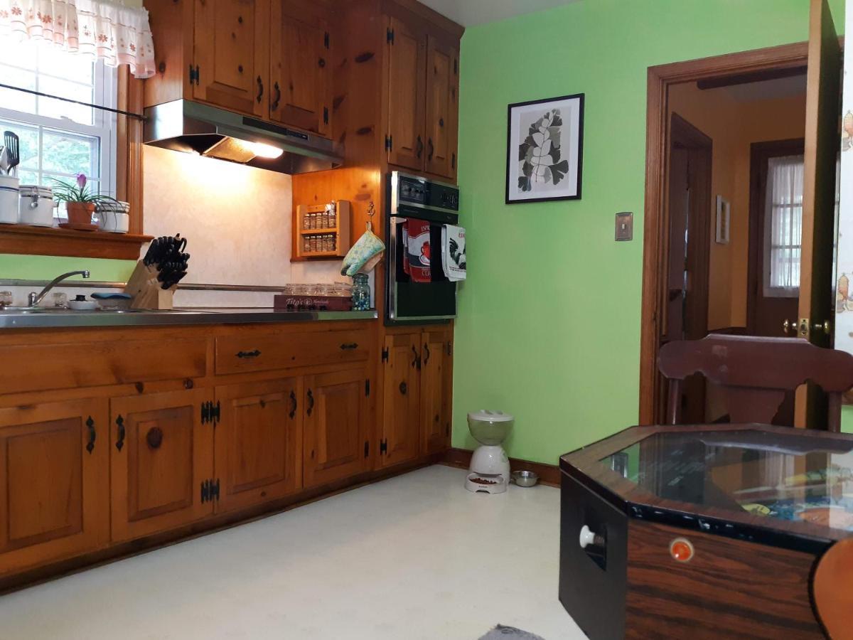 Quiet, Clean House W/ Steel Balls Bed & Breakfast Richmond Bagian luar foto