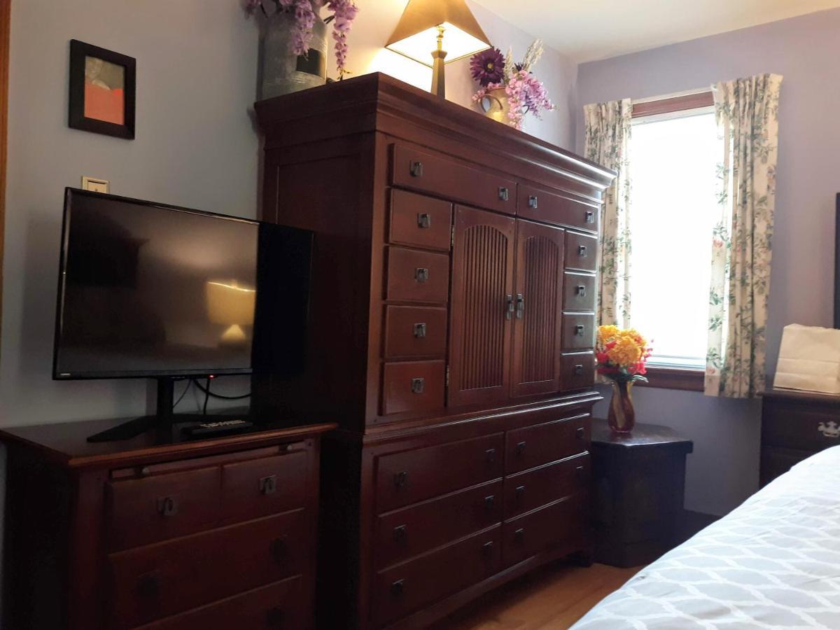 Quiet, Clean House W/ Steel Balls Bed & Breakfast Richmond Bagian luar foto