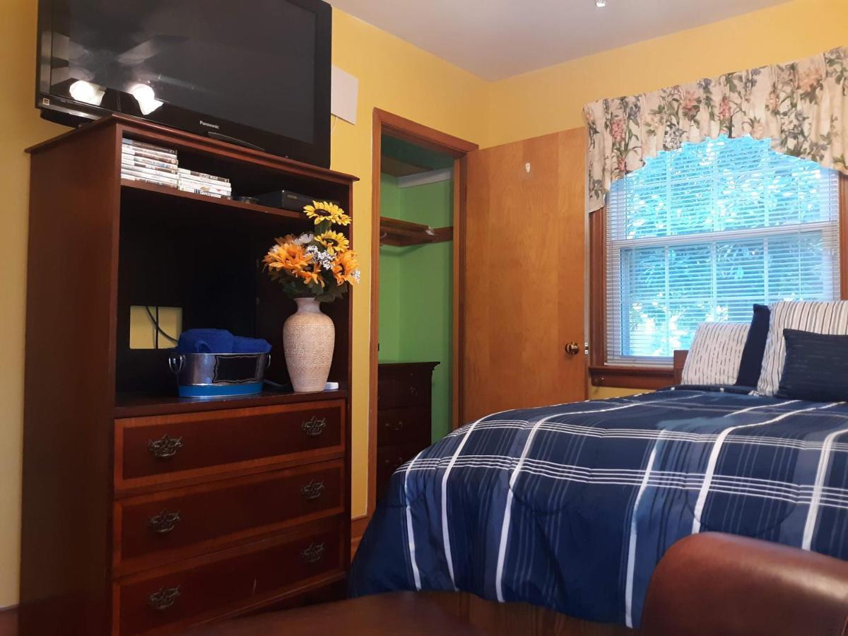 Quiet, Clean House W/ Steel Balls Bed & Breakfast Richmond Bagian luar foto