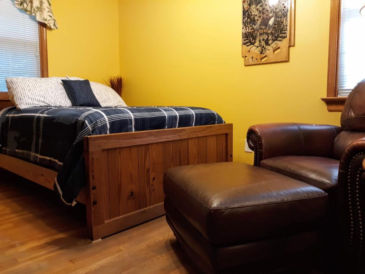 Quiet, Clean House W/ Steel Balls Bed & Breakfast Richmond Bagian luar foto